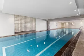2-Bed, 500m From The Beach with Pool, Gym & Sauna - Image 4
