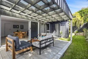 Trendy 2-Bed Home with Outdoor Entertainment - Image 2