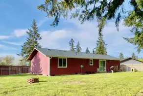 Red Robin Farmhouse - Pet Friendly - Fenced Yard - Image 4