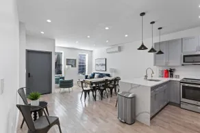 Trendy Crown Heights Abode - Image 5