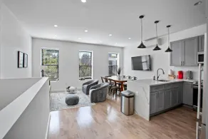 Trendy Crown Heights Abode - Image 4