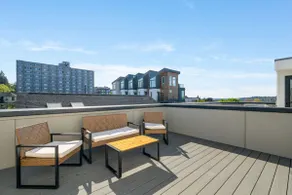 Downtown Seattle Retreat - Rooftop Deck & Views - Image 3