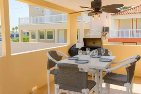 * 4 bedroom 2 Level Home * 50 yards from Beach - Image 4