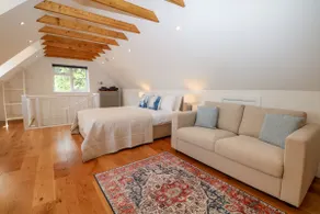 Thames Retreat - Image 4