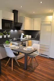 Charming room apartment Stylish - Image 4