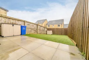 Stylish 3 Bed, 3 Bath, Garden & Drive for 2 cars - Image 3