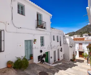 Calle Alta 37, Frigiliana Luxury 3 bedroom center Townhouse with large terrace and sea views HansOnHoliday Rentals - Image 3
