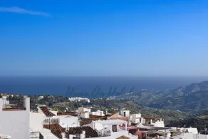 Casa Pomelo, Frigiliana Luxury center townhouse with pool and parking HansOnHoliday Rentals - Image 3
