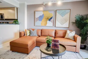 Coconut Grove Beauty 1 bedroom Bayview Condo with Free Parking - Image 4
