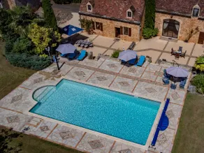 Large authentic house with private pool - Image 2