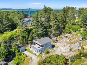 Captain's Quarters, newly renovated home with hot - Image 3