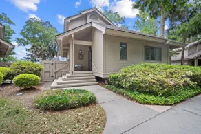 Newly listed bluff villa with creek and golf views - Image 5
