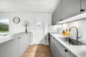 Lovely Newly Renovated Holiday House - 1005 - Image 2