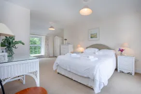Meadow House - Image 4