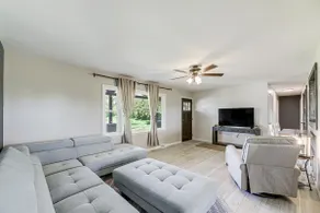 Dry Ridge Farmhouse w/ Hot Tub + Game Room! - Image 3