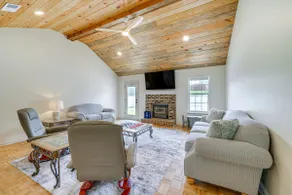 Perry Family Home on 2 Acres w/ Private Pool - Image 4
