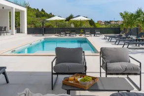 Villa Carmen with 5 en-suite bedrooms, 48 sqm pool, 8km from sea - Image 2