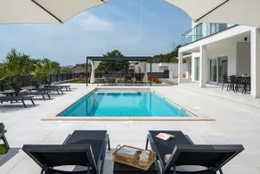 Villa Carmen with 5 en-suite bedrooms, 48 sqm pool, 8km from sea - Image 3