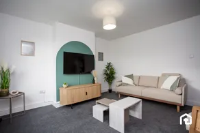 The Lampton - Modern - Gibside - Smart Tv - WIFI - Image 2