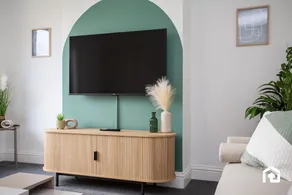 The Lampton - Modern - Gibside - Smart Tv - WIFI - Image 4