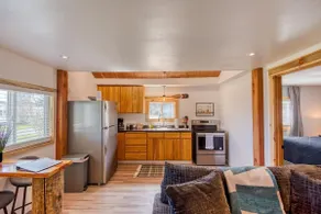 #StayinMyDistrict Lakeside Cottage - Image 5