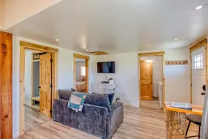 #StayinMyDistrict Lakeside Cottage - Image 2