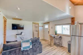 #StayinMyDistrict Lakeside Cottage - Image 4