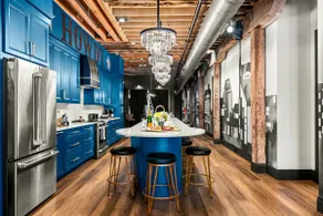 The Velvet Vault-Luxury loft & walk to Broadway - Image 2