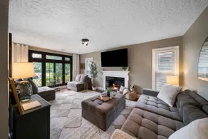 Stunning Ivy Cottage, hot tub, pets, Pickle Ball - Image 3