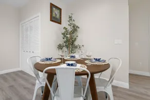 Elegant Midtown Getaway - Image 4