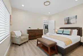 Elegant Midtown Getaway - Image 2