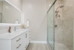 Elegant Midtown Getaway - Image 5
