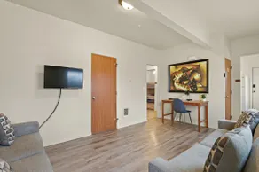 Maple Manor Urban Retreat - Image 4