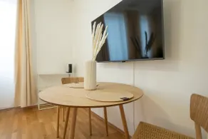 Bright and cozy studio with a city view - Image 2