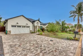 HARDING HAVEN Spacious pool home one block to the beach - Image 4