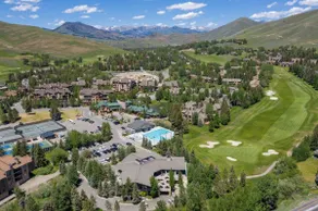 Modern Golf View Condo + Resort Amenities - Image 4