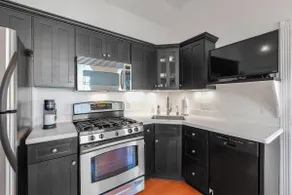 Lakeside condo w/ pool access & patio - Image 3