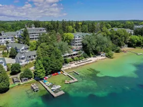 Lakeside condo w/ pool access & patio - Image 2