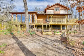 Historic Clark Cabin w/ Deck & Fishing Pond Access - Image 2