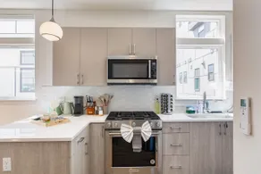 Stylish Seattle Townhome - Rooftop Deck & Downtown - Image 2
