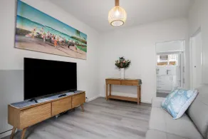 Sammy's Seaside Hideaway in Henley Beach - Image 2