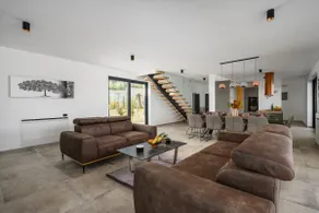 Villa de la Vie with Heated Swimming Pool - Image 4