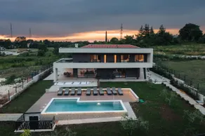 Villa de la Vie with Heated Swimming Pool - Image 3