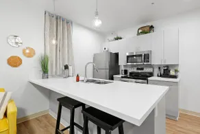 105 Modern Apartment near Grant Medical Center - Image 5