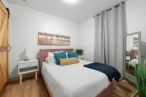 Private Full Suite near Downtown and Hospital Area - Image 3