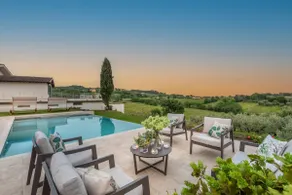Villa Sunkiss: Luxury Farmhouse with Tuscan Flair - Image 5