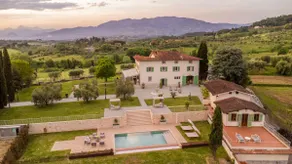 Villa Sunkiss: Luxury Farmhouse with Tuscan Flair - Image 3