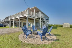 Walk to Shore: Surfside Beach Home w/ Bay Views - Image 3