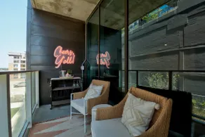 Lux Group Stay | Rooftop Pool | #1 Stay on Rainey - Image 4