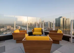 Lux Group Stay | Rooftop Pool | #1 Stay on Rainey - Image 2